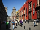 Stolica Meksyku ul. Moneda po lewej Palac Prezydenta na wprost Kaplica