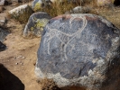 Cholpon Ata miejscowość widok na jez Issyk-Kul i rysunki na kamieniach